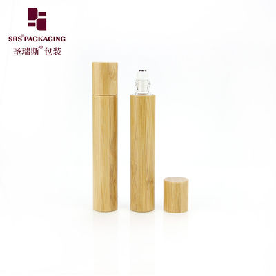 Di dalam stok 15ml botol bergulir bambu kosong dengan tutup sekrup bambu botol kaca dalam untuk minyak esensial parfum